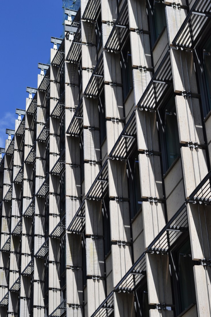 highcontrast building